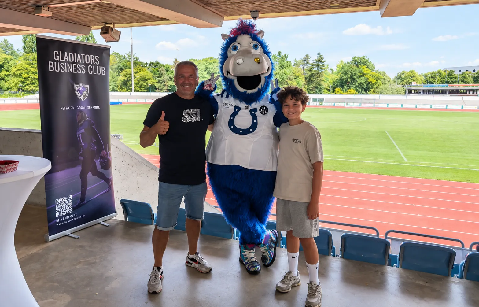 Supporter and young fan with the Colts mascot at Rankhof